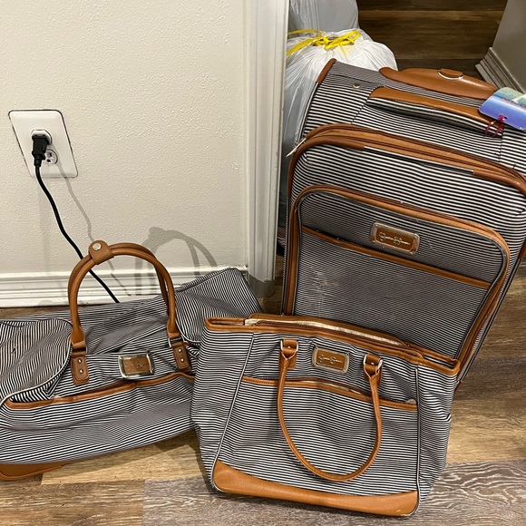 Jessica Simpson Navy Blue Stripped Luggage- Local pick up ONLY! - Picture 7 of 7